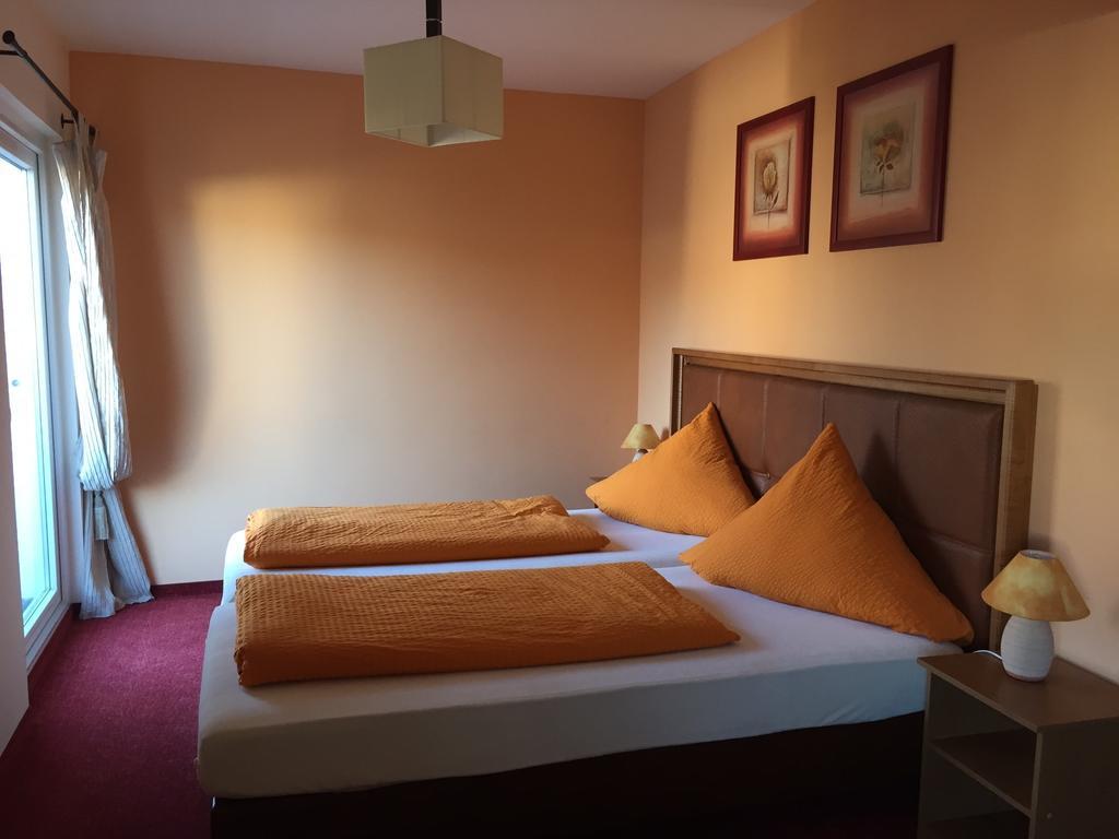Haus Der Gastlichkeit Hotel Ratingen Kamer foto