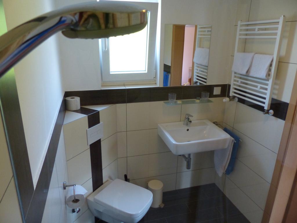 Haus Der Gastlichkeit Hotel Ratingen Buitenkant foto