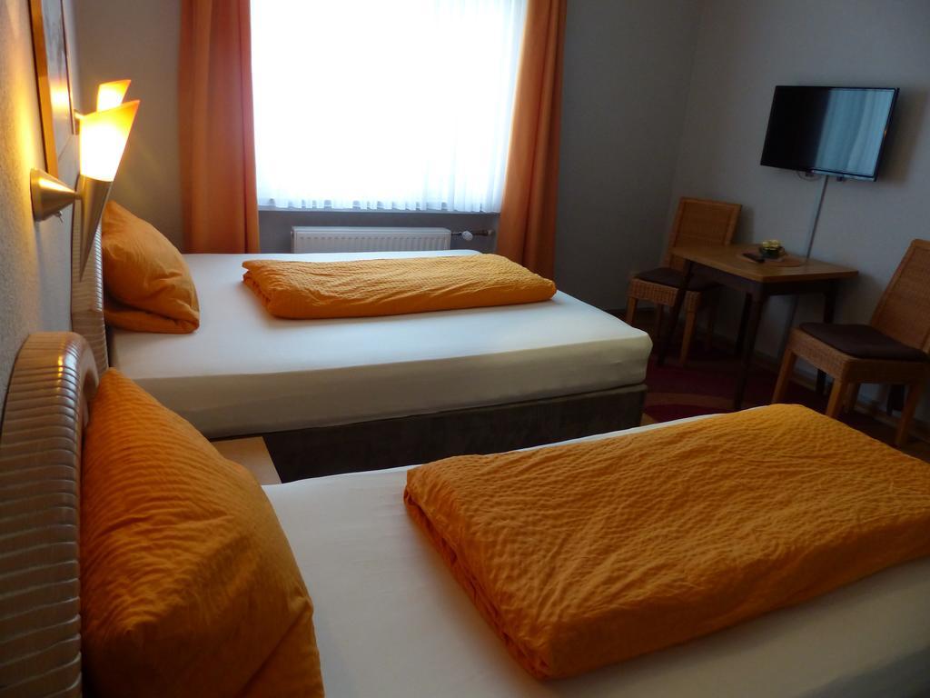 Haus Der Gastlichkeit Hotel Ratingen Buitenkant foto