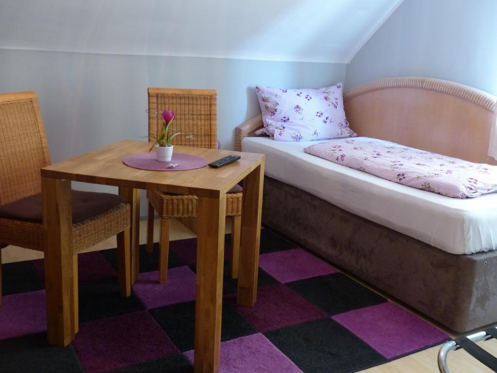 Haus Der Gastlichkeit Hotel Ratingen Buitenkant foto